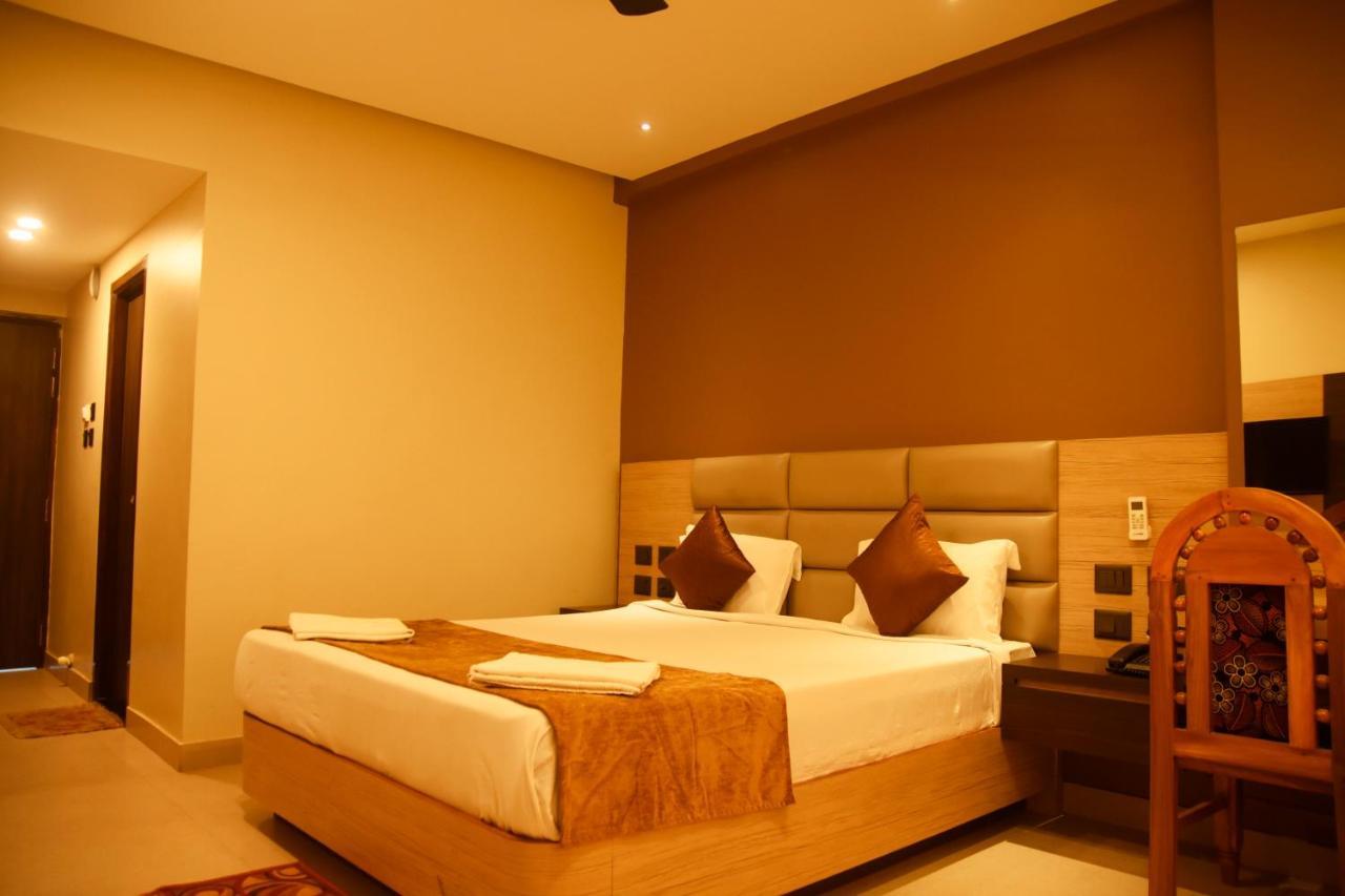 Hotel Om International Гокарна Екстер'єр фото